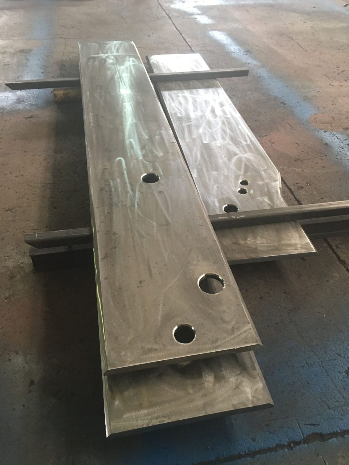 Laser-cut steel plates for locomotive and carriage builds